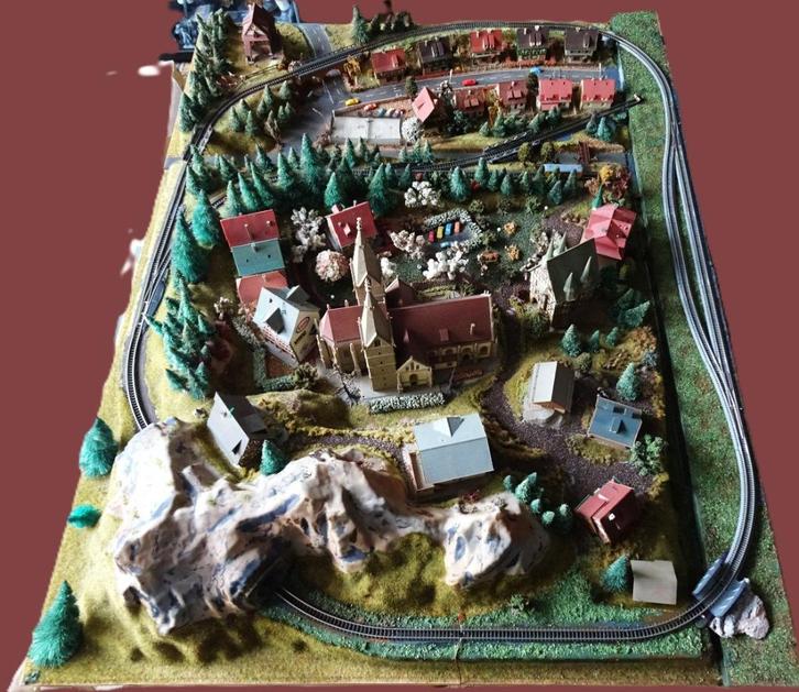 Märklin Z - Landschap - Mooie Z spoorbaan met verlichting., Hobby en Vrije tijd, Modeltreinen | Overige schalen, Gebruikt, Natuur