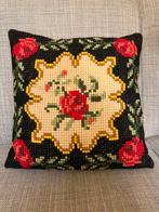 Geborduurde sierkussens (4 stuks), Ophalen of Verzenden, Zo goed als nieuw, Overige kleuren, Vierkant
