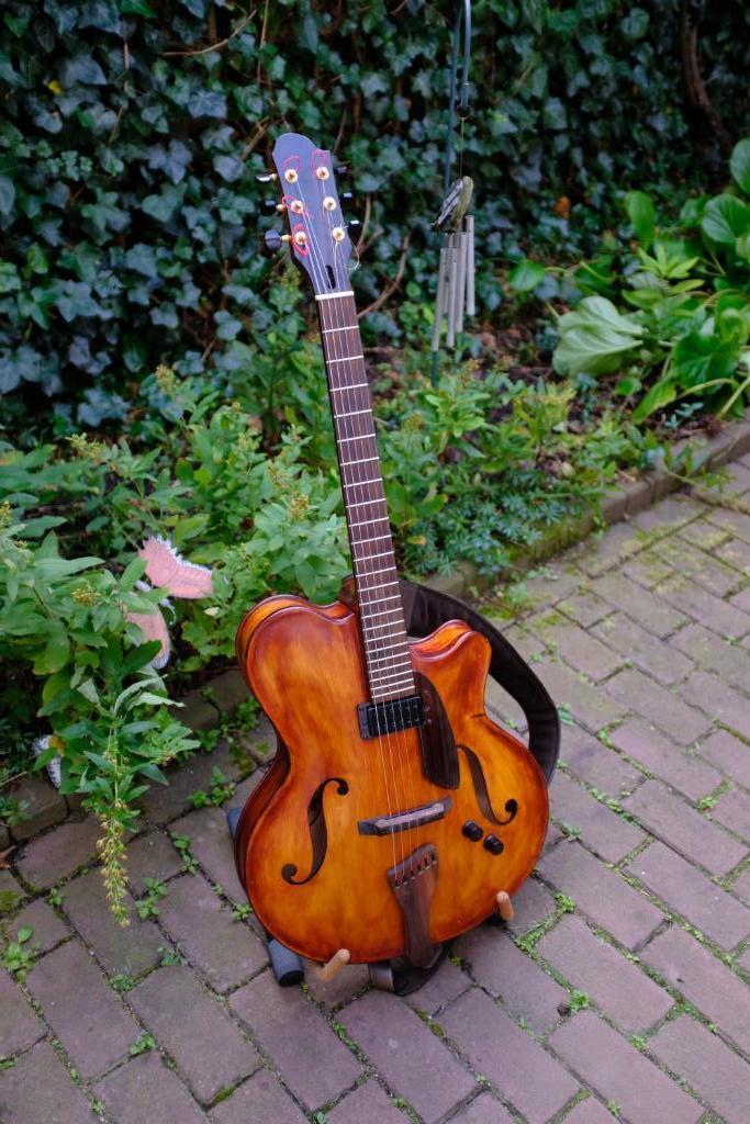 The Arch archtop jazzgitaar model TA-3 Handmade, Muziek en Instrumenten, Snaarinstrumenten | Gitaren | Elektrisch, Zo goed als nieuw