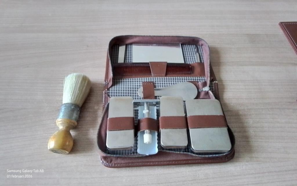 Vintage reisset met accessoires en VERO scheerkwast, Ophalen of Verzenden