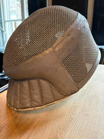 Schermen degen en masker beschikbaar voor biedingen