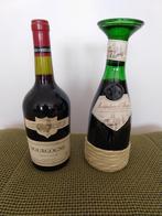 2 oude Bourgogne en Montepulciano flessen wijn (Decoratie), Nieuw, Rode wijn, Frankrijk, Vol