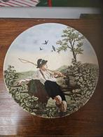 Sierbord keramiek jongen in berglandschap Oostenrijk, Antiek en Kunst, Antiek | Keramiek en Aardewerk, Ophalen