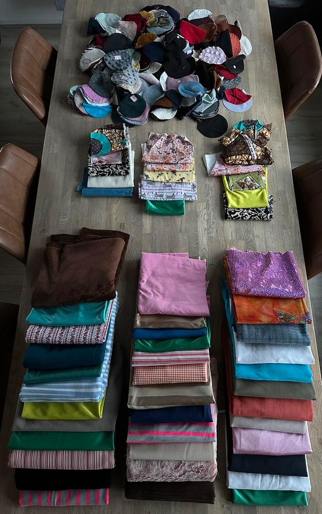 Groot pakket stoffen / lapjes stof (10 kg), Hobby en Vrije tijd, Stoffen en Lappen, Zo goed als nieuw, Katoen, 120 cm of meer