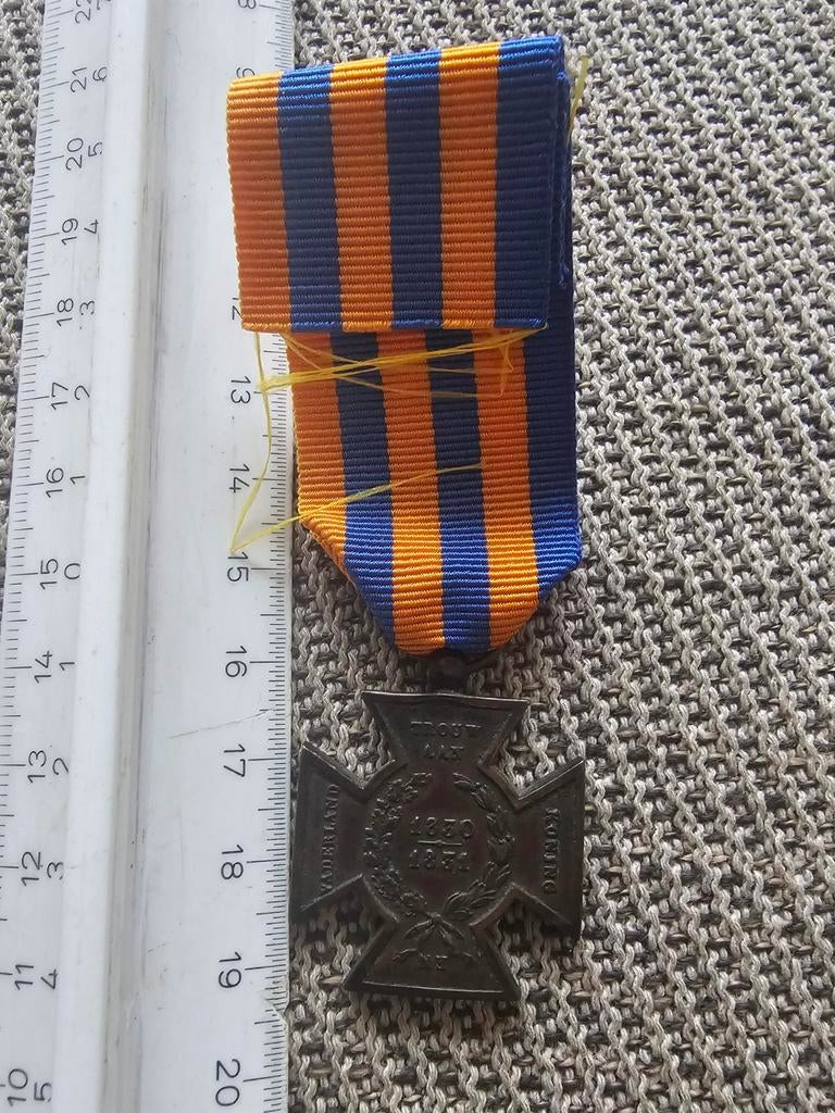 Metalen kruis nr.2. Repro lintje., Ophalen of Verzenden, Landmacht, Nederland, Lintje, Medaille of Wings