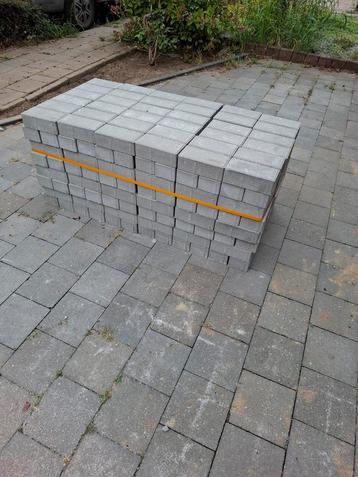 Betonklinkers Grijs - 7cm dik. 7 vierkante meter  beschikbaar voor biedingen
