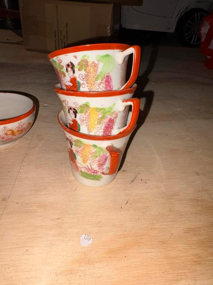 3 Vintage Japanse kopjes met Geisha motief, Huis en Inrichting, Keuken | Servies, Gebruikt, Kop(pen) en/of Schotel(s), Porselein