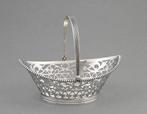 Zilveren bonbonmand ajour gezaagd met hengsel 1920, Antiek en Kunst, Antiek | Goud en Zilver, Verzenden, Zilver