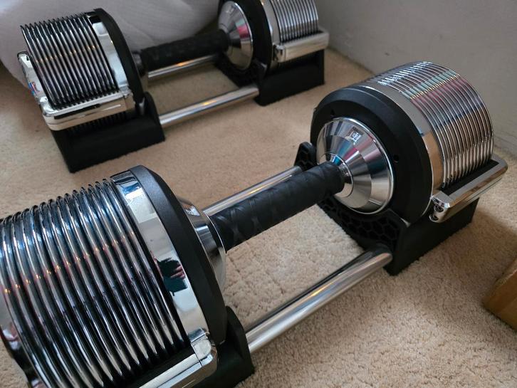 Set (2 stuks) Pumpbells Verstelbare Dumbbells 32kg +Extra, Sport en Fitness, Fitnessmaterialen, Zo goed als nieuw, Dumbbell, Armen