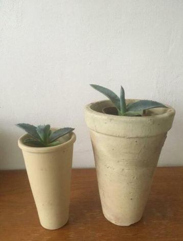 Beige unieke terracotta bloempotten sets voor binnen beschikbaar voor biedingen