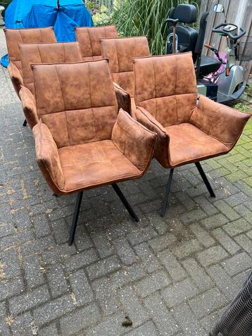 Te koop 6 mooie lederen stoelen met draai mechanisme beschikbaar voor biedingen