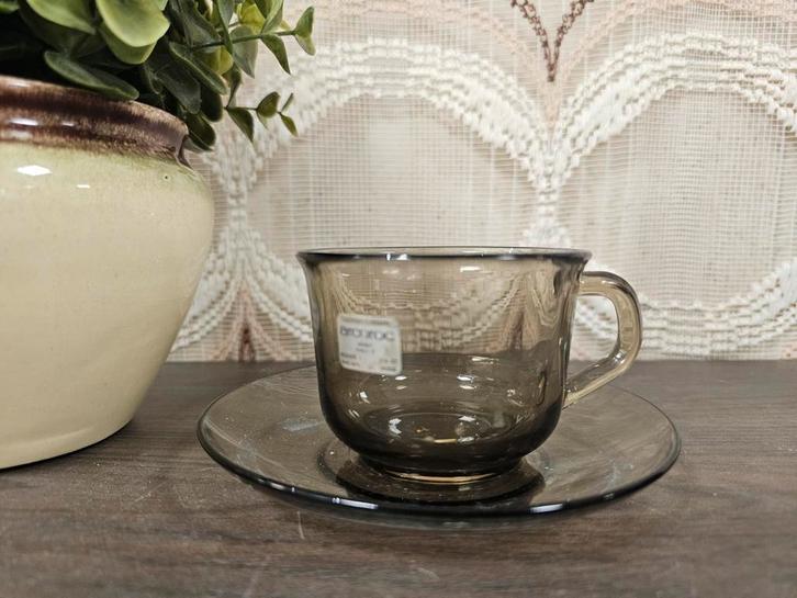 Arcoroc France rookglas vintage kop en schotel, Huis en Inrichting, Keuken | Servies, Zo goed als nieuw, Kop(pen) en/of Schotel(s)