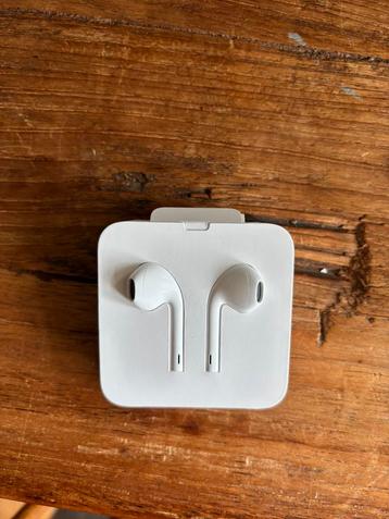 Nieuwe apple earpods met snoer beschikbaar voor biedingen