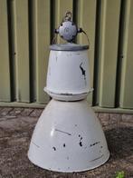 industriële fabriekslamp uit Tsjechië  Elektrosvit vintage, Huis en Inrichting, Ophalen, Gebruikt, Industrieel, 75 cm of meer