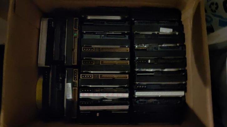 Doos vol met harde schijven en DVD drives, Computers en Software, Harde schijven, Desktop, Ophalen of Verzenden