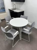 Te koop: Stevige tafel plus vier stoelen merk Casala, 50 tot 100 cm, Modern, Rond, Gebruikt