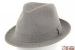 Vintage Gleufhoed Hilton blauwig licht grijs vilt 56, Hilton, Hoed, Ophalen of Verzenden, 57 cm (M, 7⅛ inch) of minder