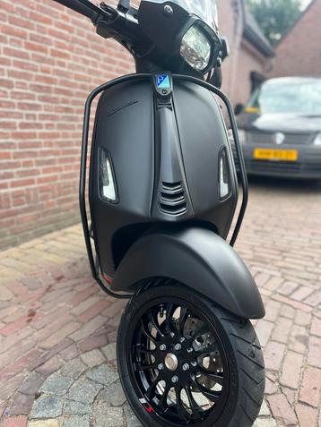 Vespa Sprint Notte - Mat Zwart beschikbaar voor biedingen