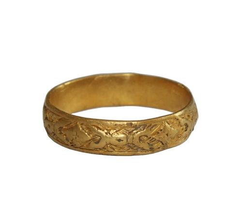 Bodemvondst Renaissance Gouden Versierde bandring, Antiek en Kunst, Antiek | Goud en Zilver, Goud, Verzenden