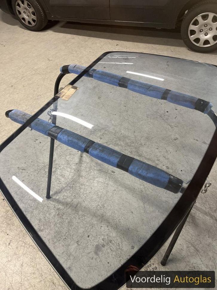 TOYOTA CELICA 71 - 77 3 DEURS LIFTBACK VOORRUIT GELAAGD BLAU, Auto-onderdelen, Ruiten en Toebehoren, Toyota, Nieuw, Ophalen of Verzenden