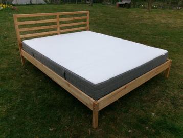 Tweepersoonsbed IKEA Tarva + HÖVÅG matras (160x200)
