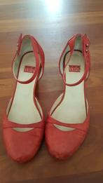 Rode leren pumps, Spaans, Vialis, mt.37., Kleding | Dames, Pumps, Vialis, Ophalen of Verzenden, Zo goed als nieuw