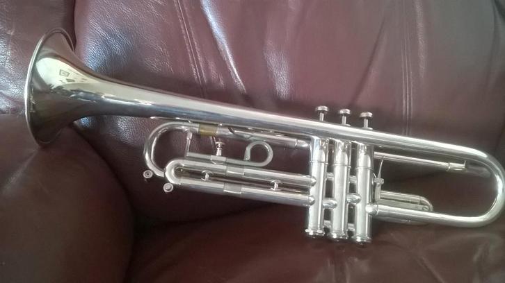 Trompet Getzen 590   Bb, Muziek en Instrumenten, Blaasinstrumenten | Trompetten, Zo goed als nieuw, Bes-trompet, Met koffer, Ophalen of Verzenden