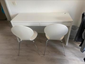 Bureau met evt 2 stoeltjes