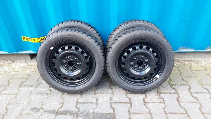 Winterbanden Aygo Citroen C1 Peugeot 107 155/65/14, Auto-onderdelen, Banden en Velgen, Banden en Velgen, Winterbanden, 14 inch