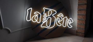 Zeldzame lichtreclame la Bête bier beschikbaar voor biedingen