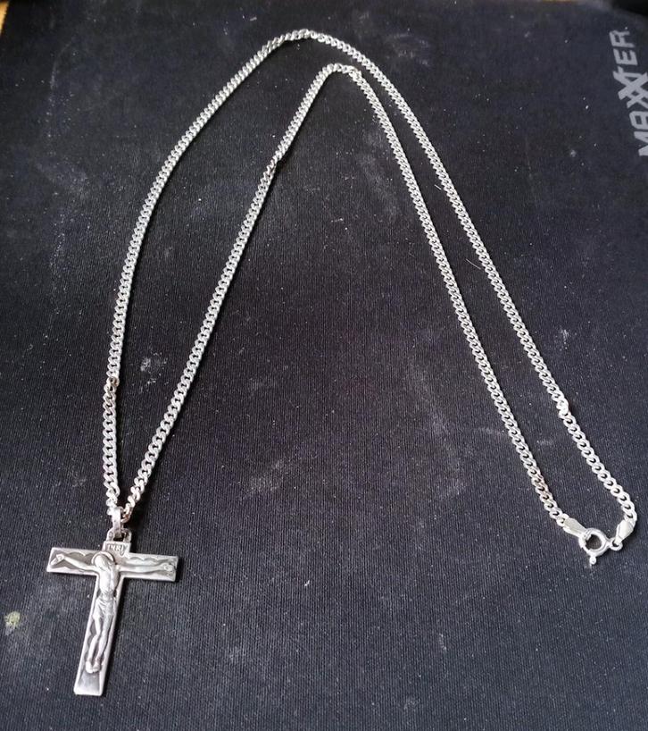 Mooi zilveren ketting met zilveren kruisje 1, Antiek en Kunst, Antiek | Goud en Zilver, Zilver, Verzenden