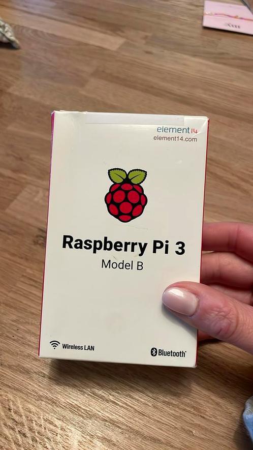 Nieuw in doos! Raspberry Pi 3 model B, Boeken, Informatica en Computer, Zo goed als nieuw, Verzenden