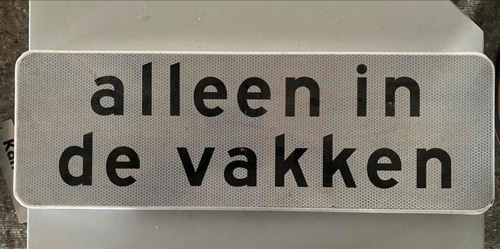 Verkeersbord: Alleen in de vakken/bezoekers, Auto diversen, Autostickers, Ophalen
