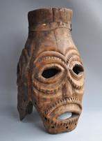 Indringend hoofdmasker, Congo, ca 1960, Verzenden