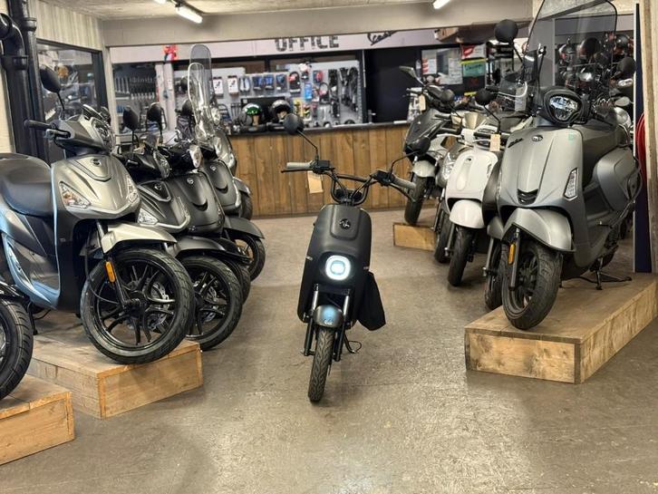 Segway B110S 7078KM BJ2022, Fietsen en Brommers, Snorfietsen en Snorscooters, Zo goed als nieuw, Overige merken, Elektrisch, Ophalen