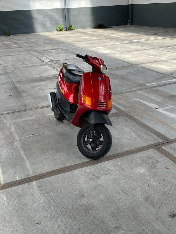 Fastrider 125skr, Fietsen en Brommers, Scooters | Piaggio, Gebruikt, Zip, Maximaal 45 km/u, Tweetakt, Ophalen of Verzenden