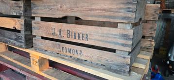 Oude Houten Kratten J.A. Bikker Lexmond beschikbaar voor biedingen
