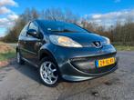 107 in prima staat met Cruise Control, Auto's, Voorwielaandrijving, Euro 5, Stof, Zwart