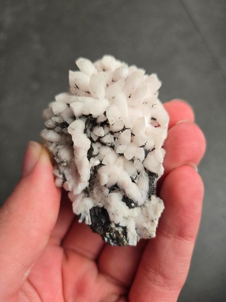 Mangano Calciet - Roze Onder UV Licht, Verzamelen, Mineralen en Fossielen, Mineraal, Ophalen of Verzenden