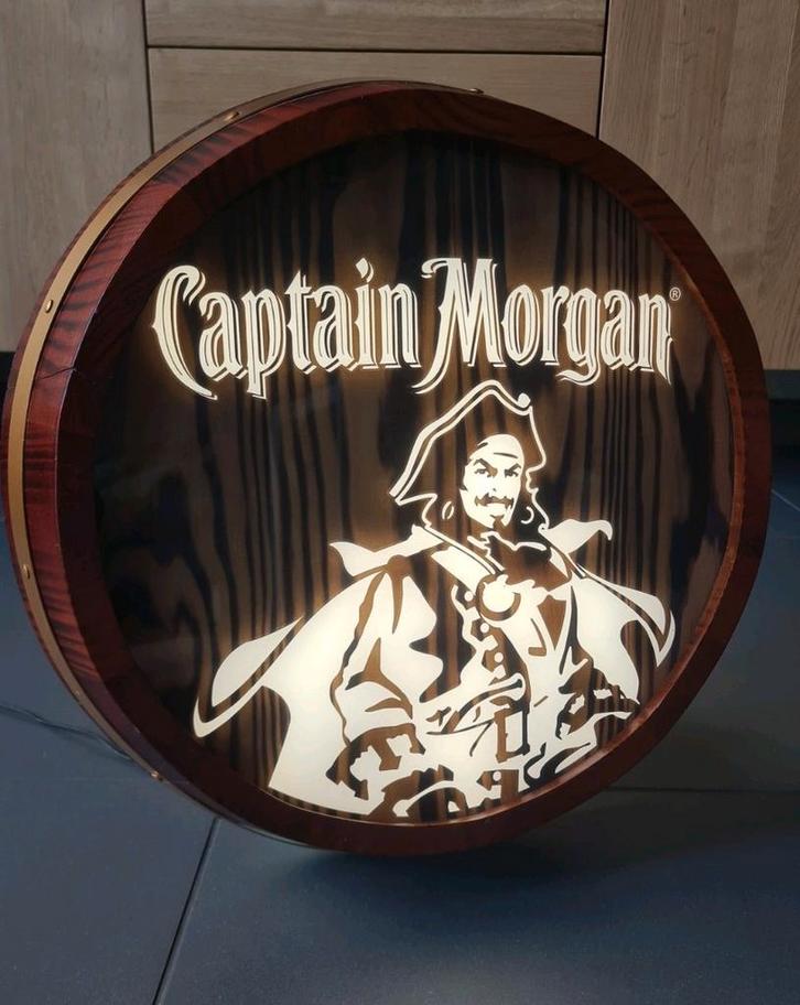 Captain Morgan LED/Hout Lichtreclame, Verzamelen, Merken en Reclamevoorwerpen, Zo goed als nieuw, Lichtbak of (neon) lamp, Ophalen of Verzenden