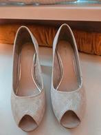 Mooie beige zilver marco tozzi maat 38 hakhoogte 7.5, Ophalen of Verzenden, Zo goed als nieuw, Beige, Sandalen of Muiltjes