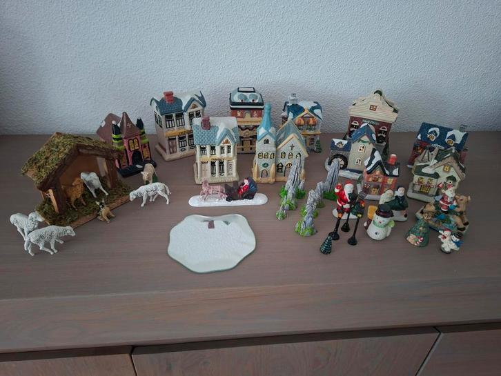 11 kersthuisjes en accessoires, Diversen, Kerst, Gebruikt, Ophalen