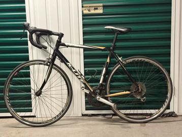 Racefiets in goede staat beschikbaar voor biedingen