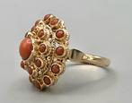 Gouden antieke cocktail ring met bloedkoraal. 2026/68., Ophalen of Verzenden, Goud, Ring, Met edelsteen