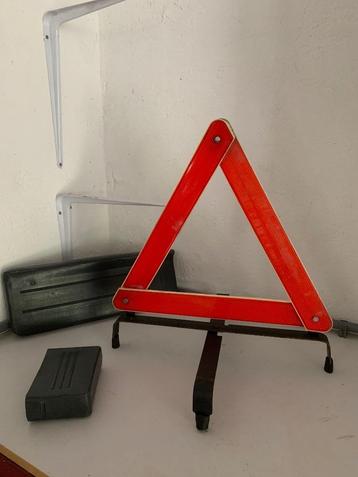 Startkabels en gevaren driehoek, gratis koffer beschikbaar voor biedingen