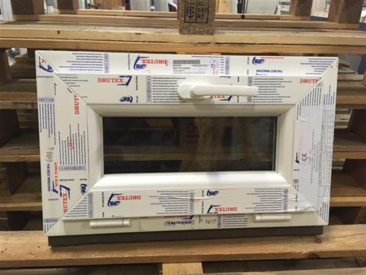 Kunststof kiep kozijn 60 x 32 cm wit RAL 9016, Doe-het-zelf en Verbouw, Kozijnen en Schuifpuien, Nieuw, Raamkozijn, Kunststof