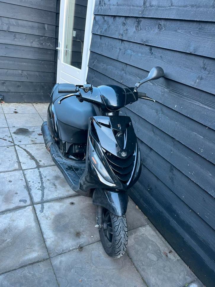piaggio zip 125cc skr, Fietsen en Brommers, Scooters | Piaggio, Zo goed als nieuw, Zip, Benzine, Ophalen