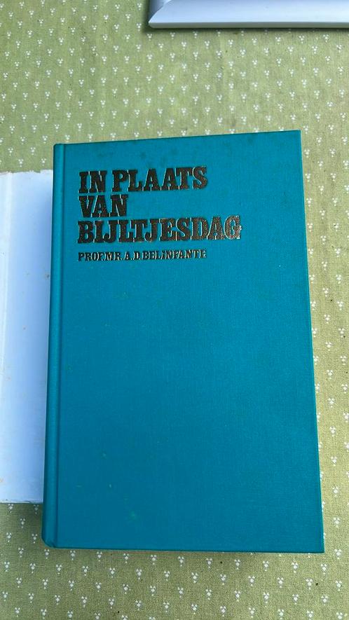 Bijz.  rechtspleging:In plaats van bijltjesdag Belinfante, Boeken, Oorlog en Militair, Gelezen, Overige onderwerpen, 1945 tot heden