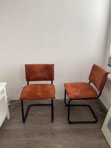 Set van 2 bruine ribstof stoelen beschikbaar voor biedingen