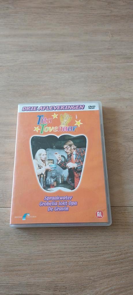 Tita Tovenaar dvd Vintage, Boeken, Fantasy, Zo goed als nieuw, Ophalen of Verzenden